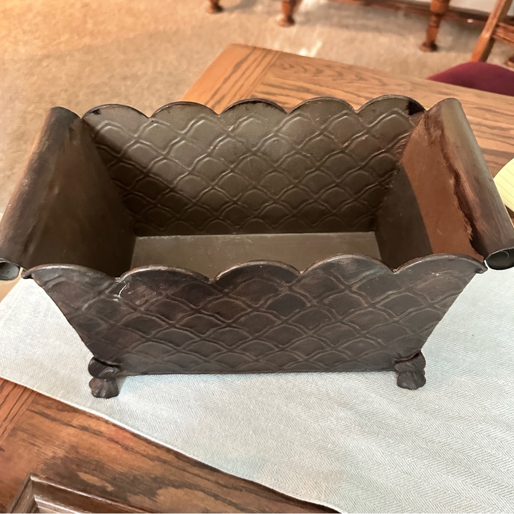 Metal footed planter with scalloped edges